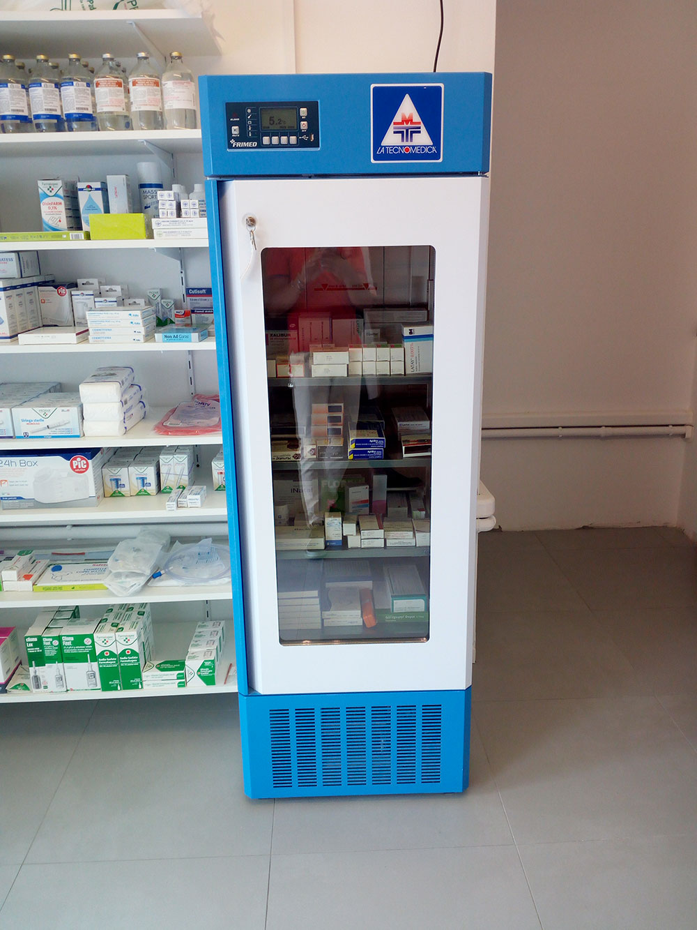 Farmacia Dei Colli Veronesi: frigorifero Farmagosta