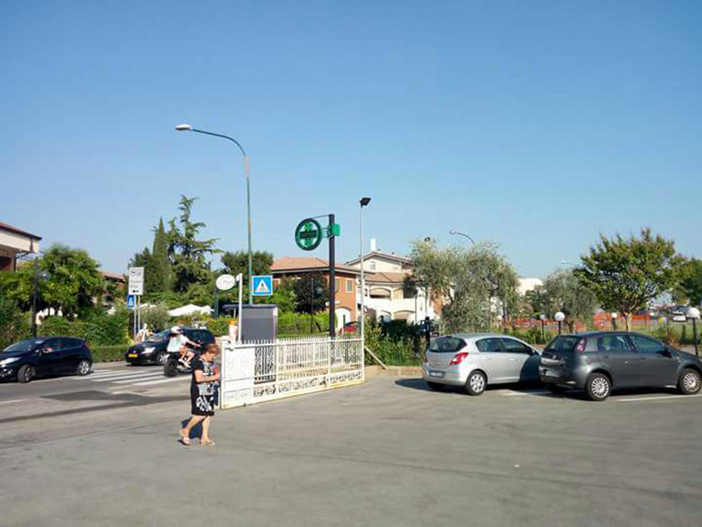 Farmacia San Benedetto: Croce a Led