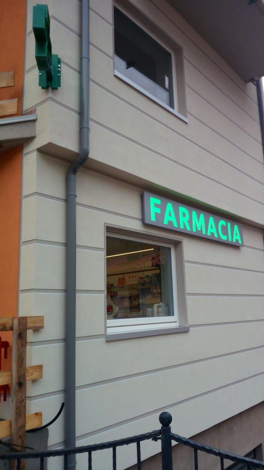 Insegna Farmacia Polla – Stenico – Trento