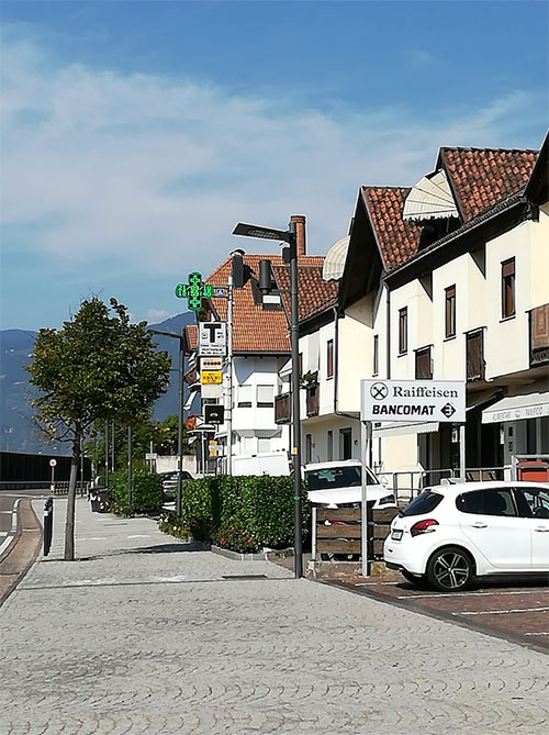 Farmacia Salvaneschi, Laives (BZ): Croce Farmagosta