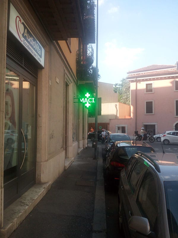 Farmacia Padovani - Verona: croce Farmagosta